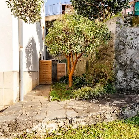 Διαμέρισμα Sea View With Private Garden *