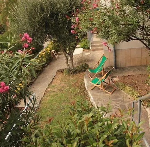 Sea View With Private Garden Apartmán