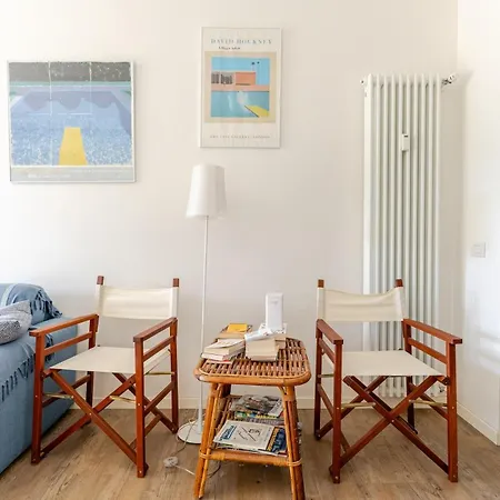 Sea View With Private Garden 아파트